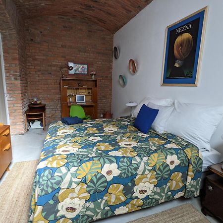 Romantic And Atypical Apartments In Prague'S Montmartre Exterior photo